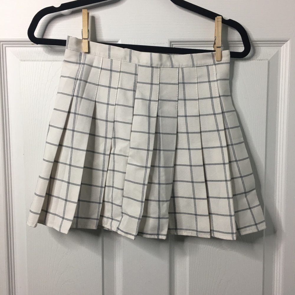 Women’s White Plaid Skirt